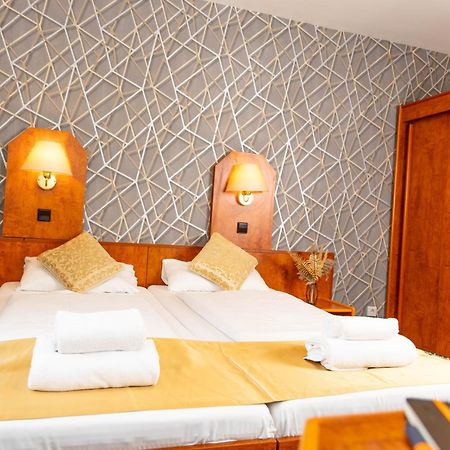 Hotel Rossija Φραγκφούρτη Εξωτερικό φωτογραφία