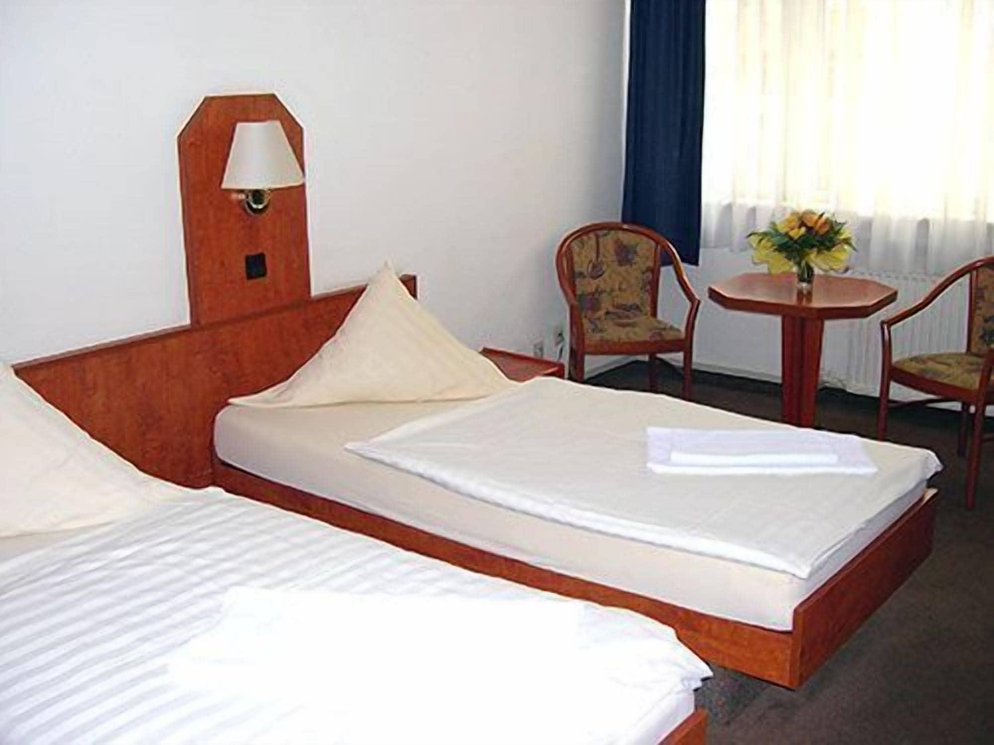 Hotel Rossija Φραγκφούρτη Δωμάτιο φωτογραφία
