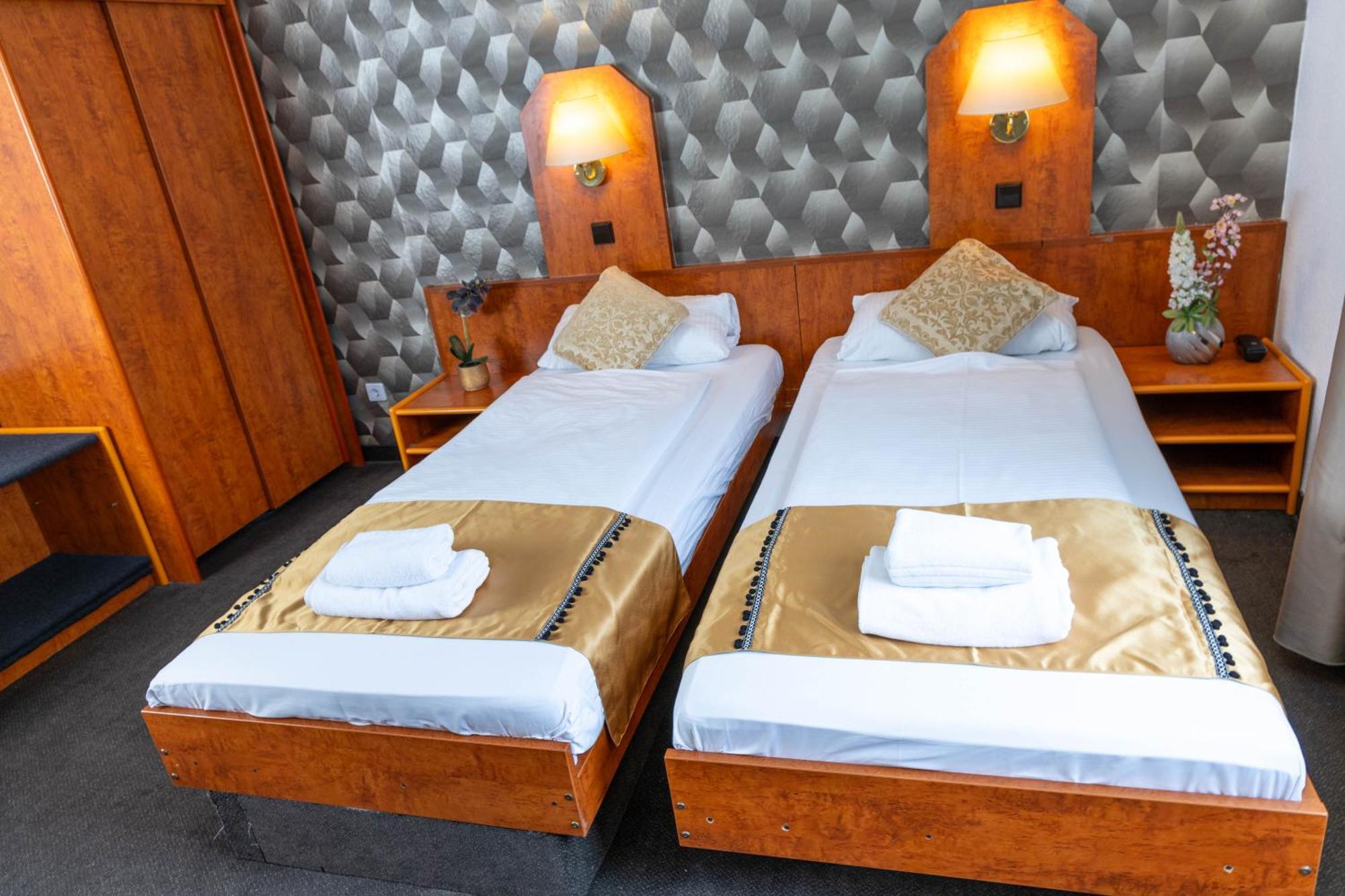 Hotel Rossija Φραγκφούρτη Εξωτερικό φωτογραφία