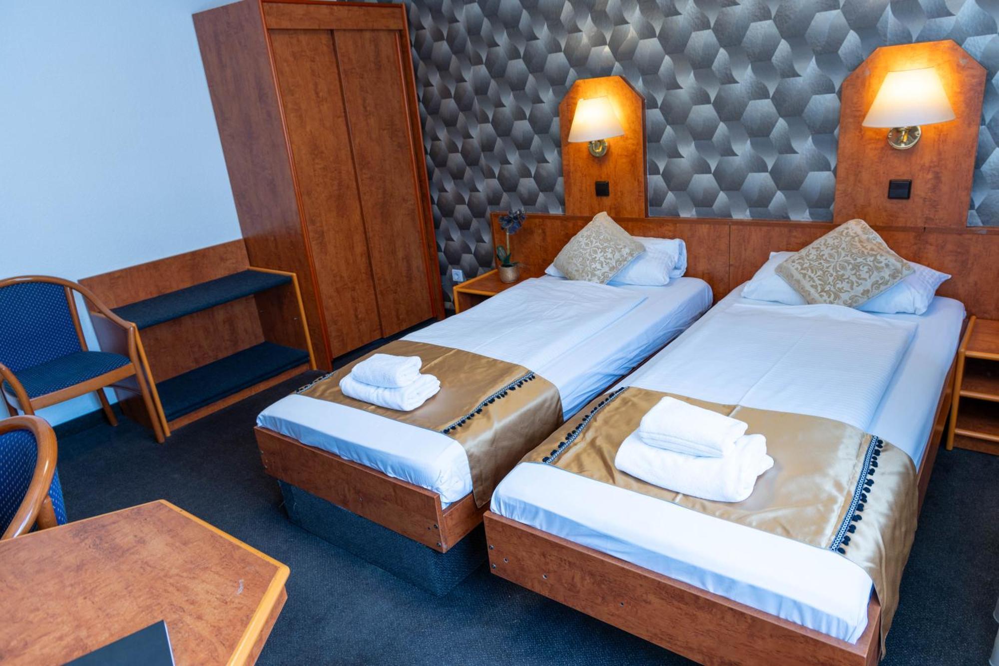 Hotel Rossija Φραγκφούρτη Εξωτερικό φωτογραφία