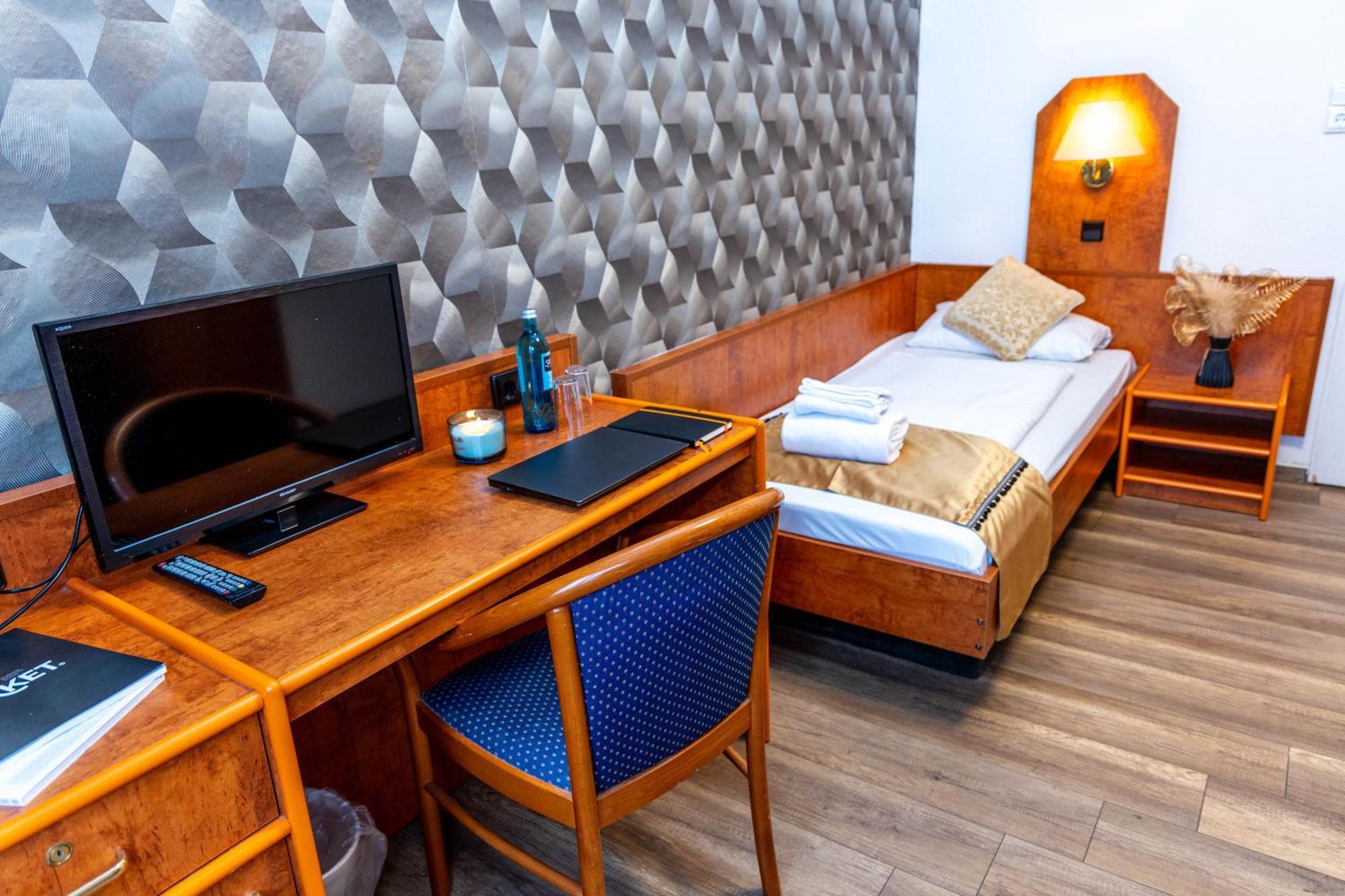 Hotel Rossija Φραγκφούρτη Εξωτερικό φωτογραφία